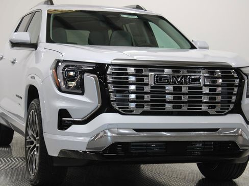 New 2026 GMC Terrain Denali w/ LPO, Black Badging Package image 3