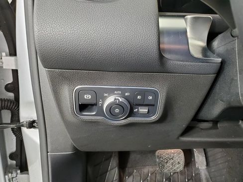 Used 2021 Mercedes-Benz GLB 250 4MATIC image 21