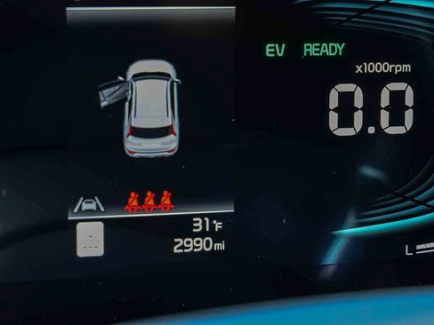 Certified 2025 Kia Niro SX Touring image 10