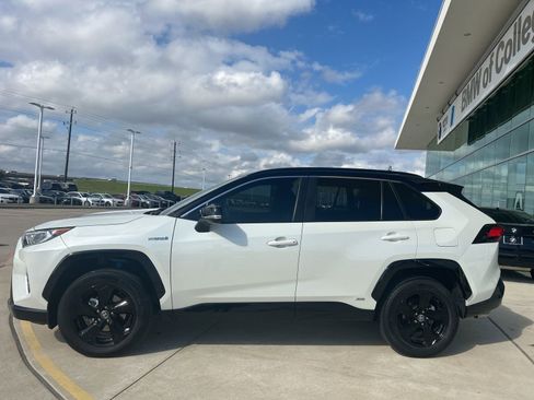 Used 2021 Toyota RAV4 XSE image 3