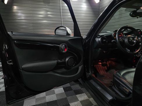 Used 2019 MINI Cooper 4-Door Hardtop image 31