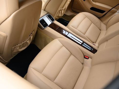 Used 2015 Porsche Panamera 4 image 18