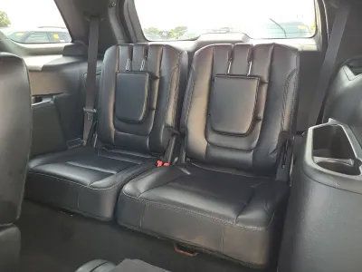 Used 2018 Ford Explorer XLT w/ XLT Appearance Package AWD/4WD image 12
