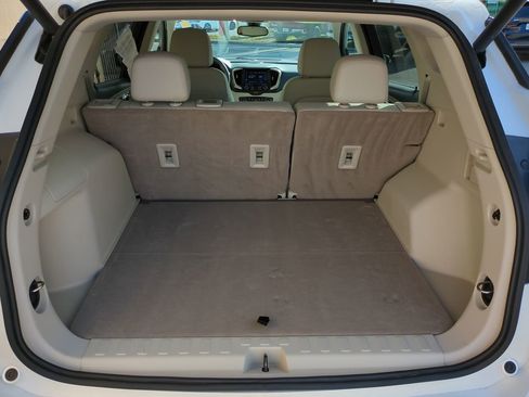 Used 2024 GMC Terrain Denali w/ Denali Premium Package image 12