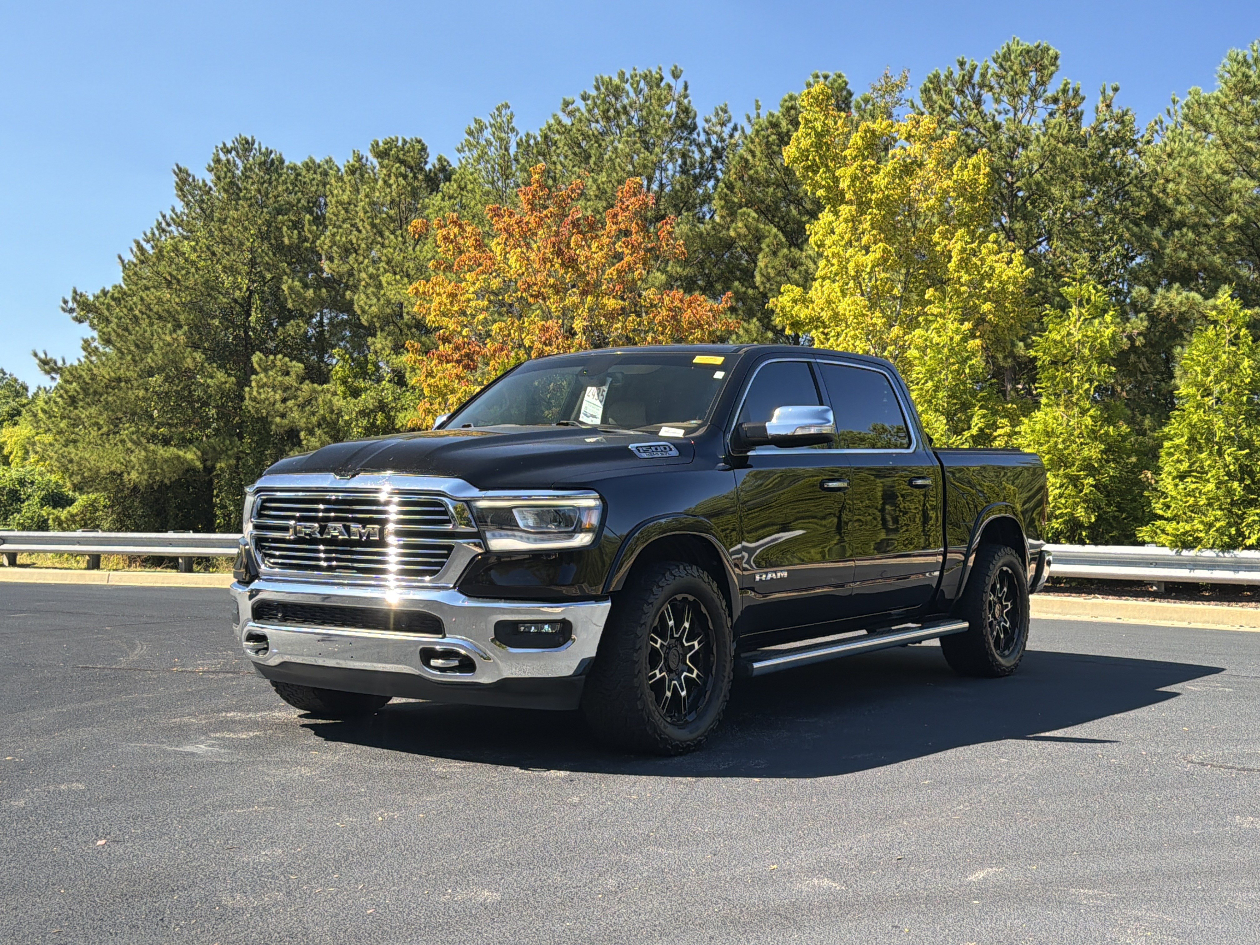 Used 2019 RAM 1500 Laramie AWD/4WD image 8