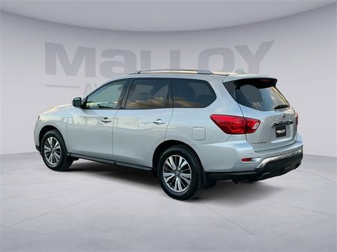 Used 2020 Nissan Pathfinder SV image 3