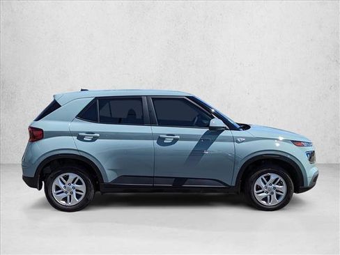 Certified 2026 Hyundai Venue SE FWD image 3