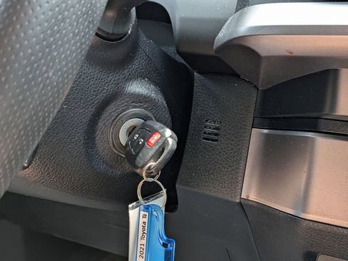 Used 2021 Toyota Tacoma SR5 RWD image 33
