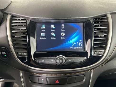 Used 2017 Chevrolet Trax LT w/ LT Convenience Package AWD/4WD image 16
