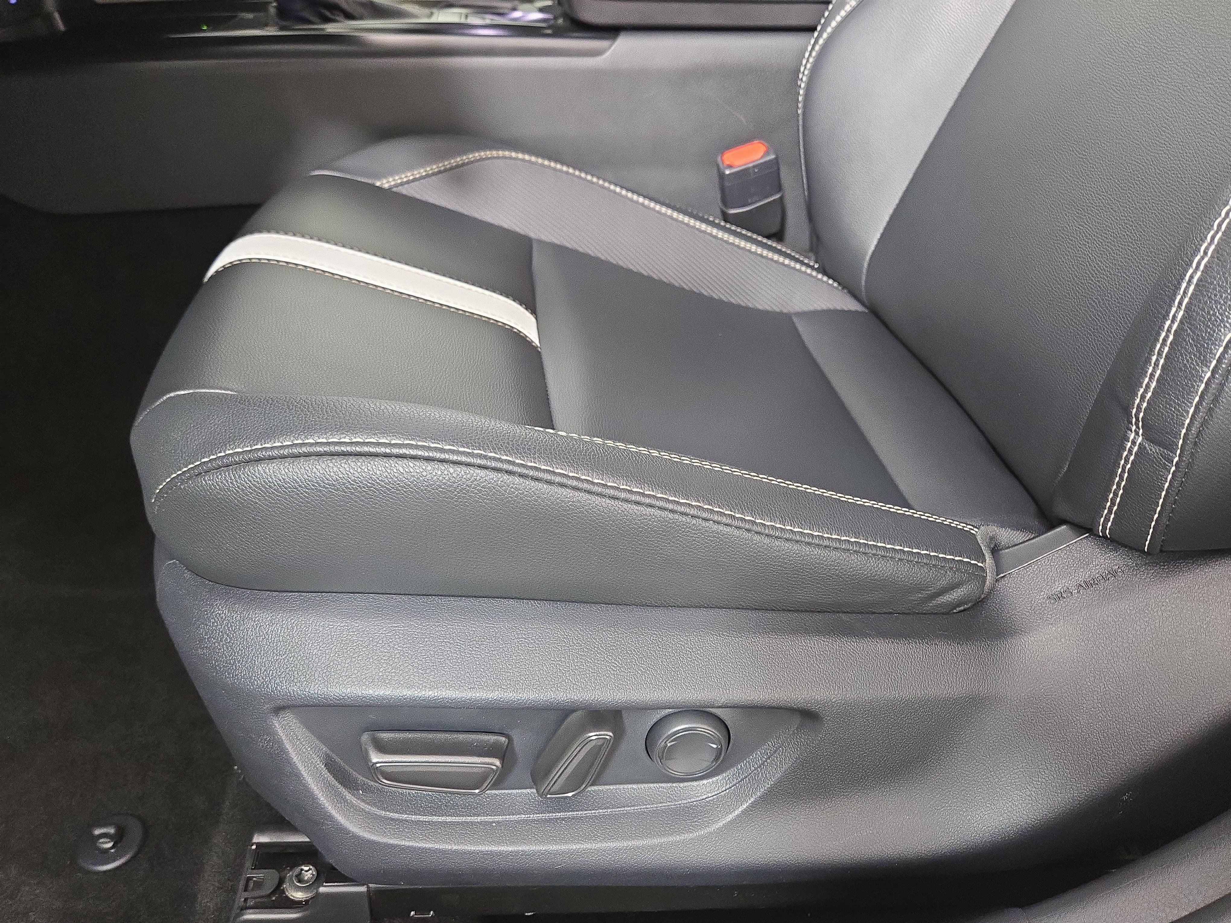 Used 2025 Toyota Camry SE FWD image 29