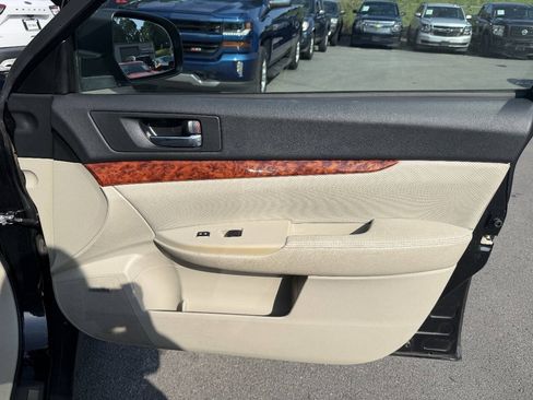 Used 2012 Subaru Outback 2.5i Limited AWD/4WD image 15
