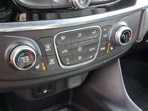 Used 2023 Chevrolet Traverse LT image 16