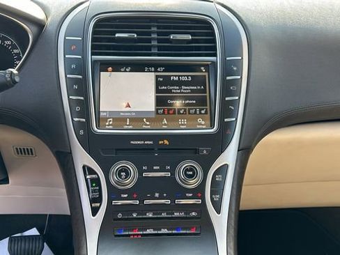 Used 2018 Lincoln MKX Reserve w/ Driver Assistance Package image 20