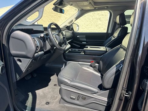 Used 2025 Ford Expedition Platinum AWD/4WD image 9