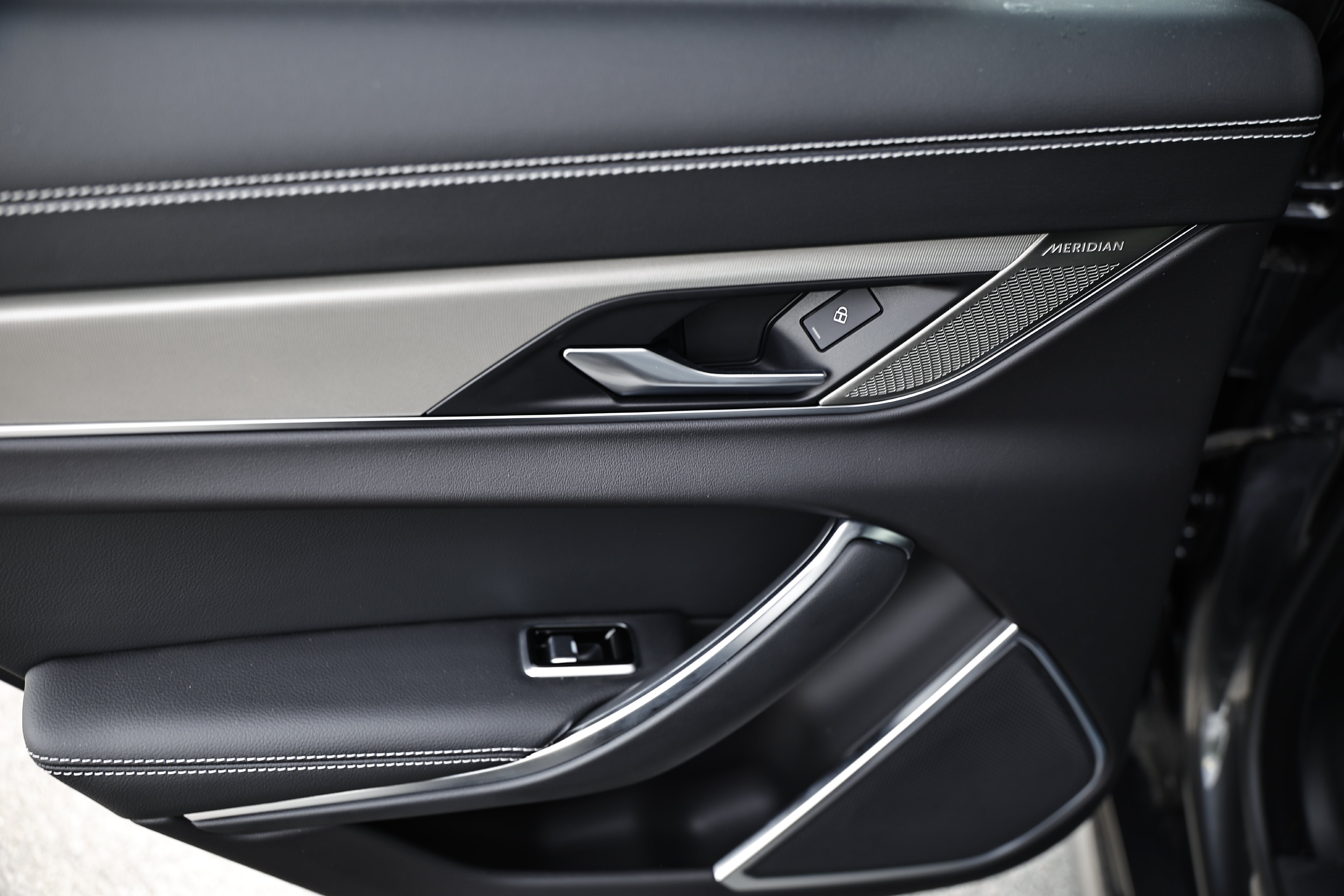 New 2024 Jaguar XF R-Dynamic SE AWD/4WD image 29