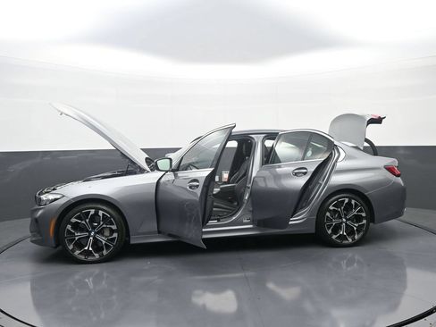 Used 2025 BMW 330i xDrive Sedan AWD/4WD image 40