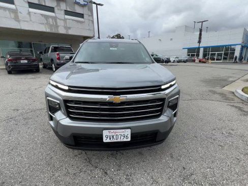 Used 2026 Chevrolet Traverse LT image 3