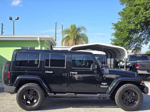 Used 2012 Jeep Wrangler Unlimited Sahara w/ Connectivity Group AWD/4WD image 8