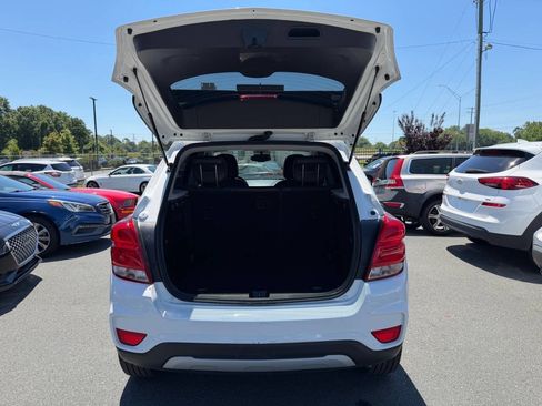 Used 2022 Chevrolet Trax LT w/ Redline Edition AWD/4WD image 15