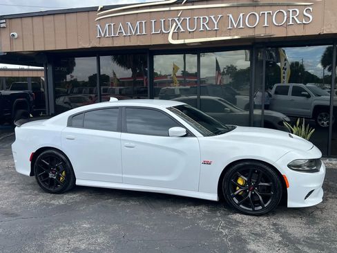 Used 2019 Dodge Charger Scat Pack image 2