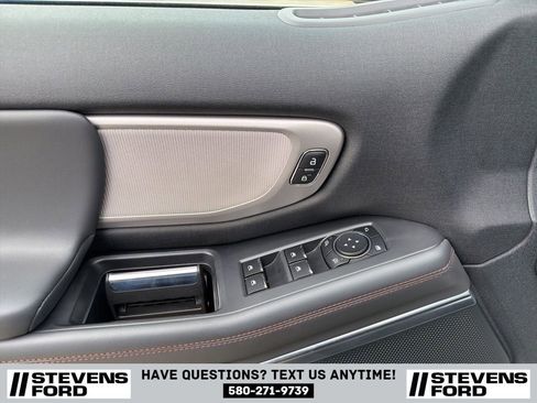 Used 2025 Ford Expedition Active AWD/4WD image 26