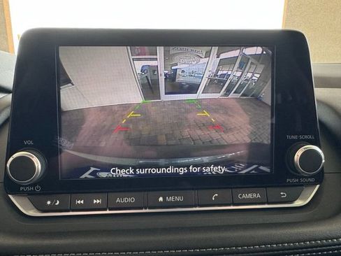 Used 2024 Nissan Rogue S AWD/4WD image 19