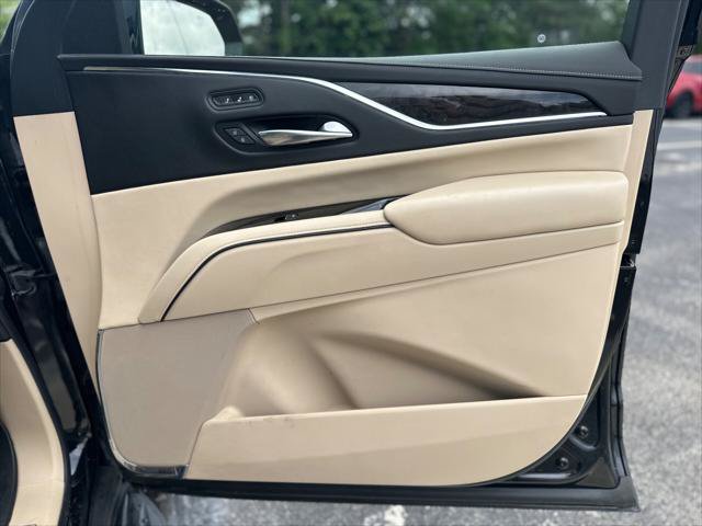 Used 2022 Cadillac Escalade Premium Luxury AWD/4WD image 19