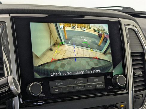 Used 2021 Nissan Titan SV w/ SV Convenience Package image 16