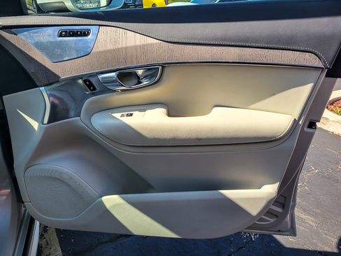 Used 2022 Volvo XC90 T6 Inscription w/ Lounge Package image 25