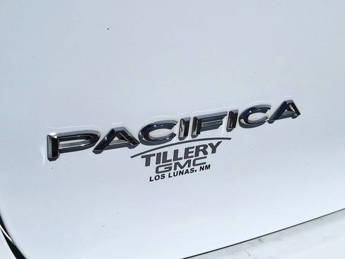 Used 2023 Chrysler Pacifica Limited image 8
