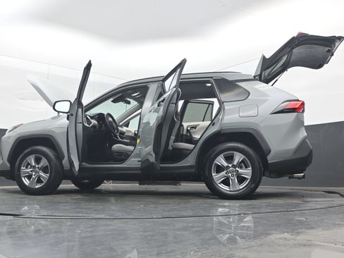 Used 2022 Toyota RAV4 XLE AWD/4WD image 42