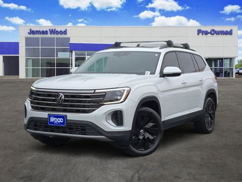 Used 2024 Volkswagen Atlas SE w/ Panoramic Sunroof Package image 1