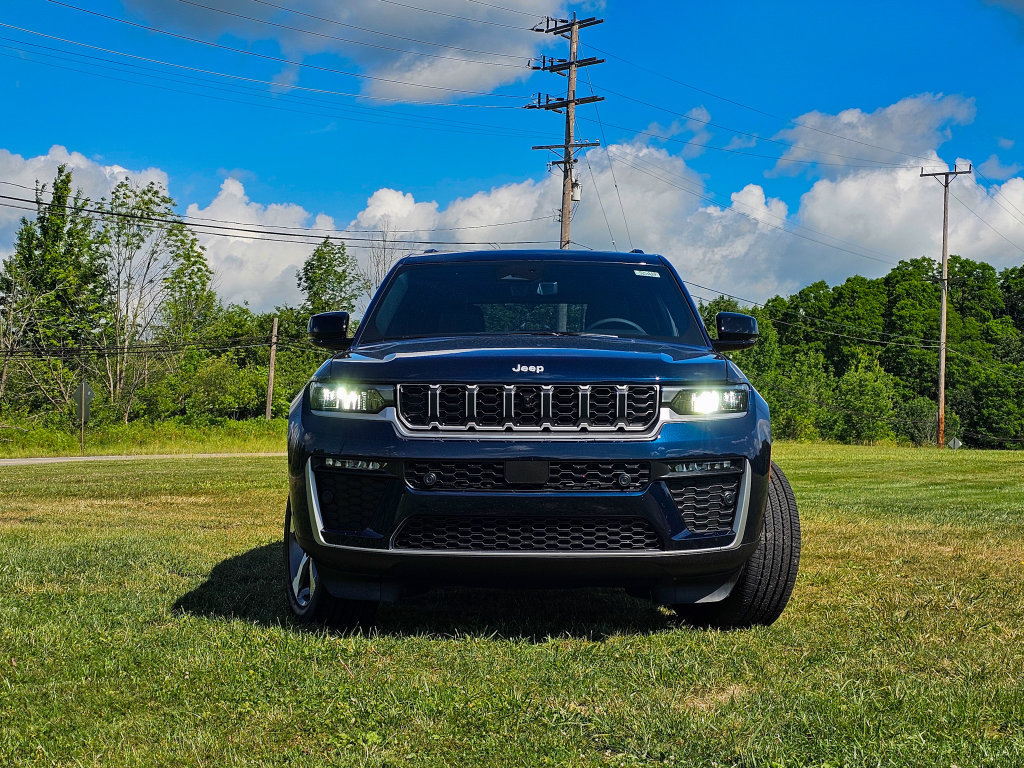 New 2026 Jeep Grand Cherokee Limited w/ Luxury Tech Group II AWD/4WD image 8