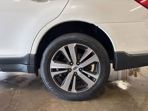 Used 2018 Subaru Outback 2.5i Limited AWD/4WD image 9