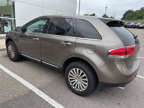 Used 2012 Lincoln MKX AWD image 4