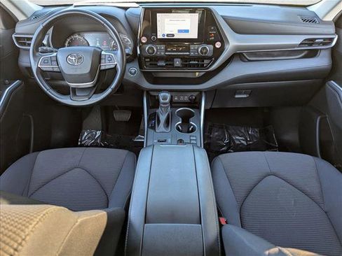 Used 2023 Toyota Highlander LE image 17