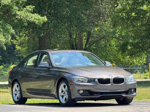 Used 2013 BMW 328i xDrive Sedan AWD/4WD image 2