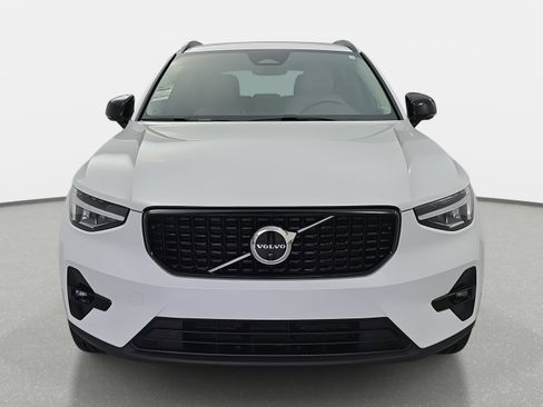 Used 2023 Volvo XC40 B4 Ultimate w/ Protection Package Premier image 8