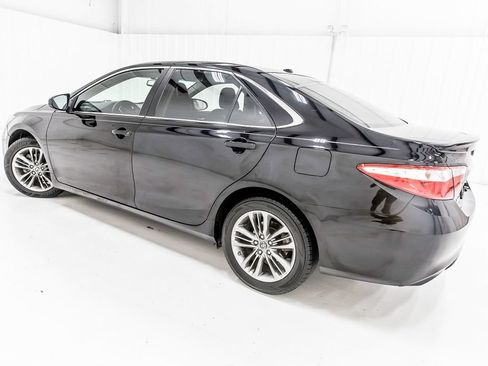Used 2015 Toyota Camry SE FWD image 4