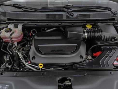 Used 2022 Chrysler Pacifica Touring-L image 41