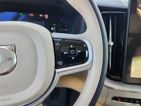 New 2026 Volvo XC60 T8 Ultra w/ Protection Package Premier image 17