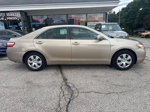 Used 2009 Toyota Camry LE FWD image 5