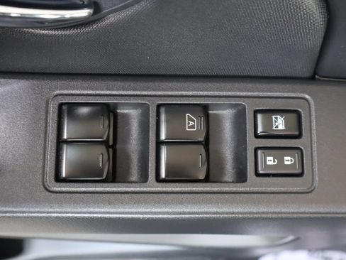 Used 2022 Nissan Frontier SV w/ SV Premium Package AWD/4WD image 14