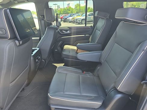 Used 2024 Chevrolet Suburban Premier AWD/4WD image 26