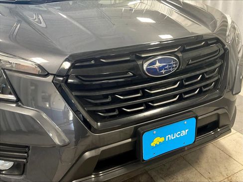 Used 2023 Subaru Forester Premium image 31