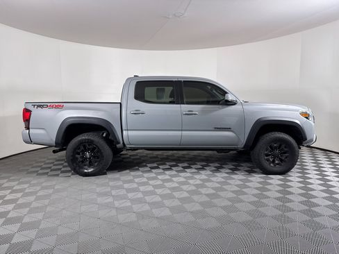 Used 2019 Toyota Tacoma TRD Off-Road image 11