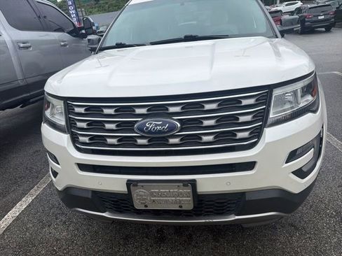 Used 2016 Ford Explorer XLT w/ Equipment Group 202A FWD image 2