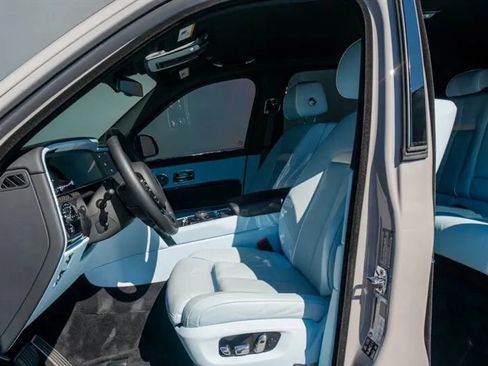 Used 2025 Rolls-Royce Cullinan Black Badge image 10