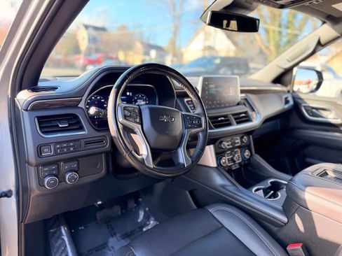 Used 2023 Chevrolet Suburban Z71 w/ Luxury Package AWD/4WD image 12