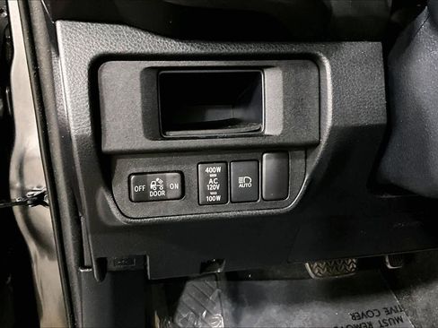 Used 2018 Toyota Tacoma TRD Sport w/ Technology Package image 34